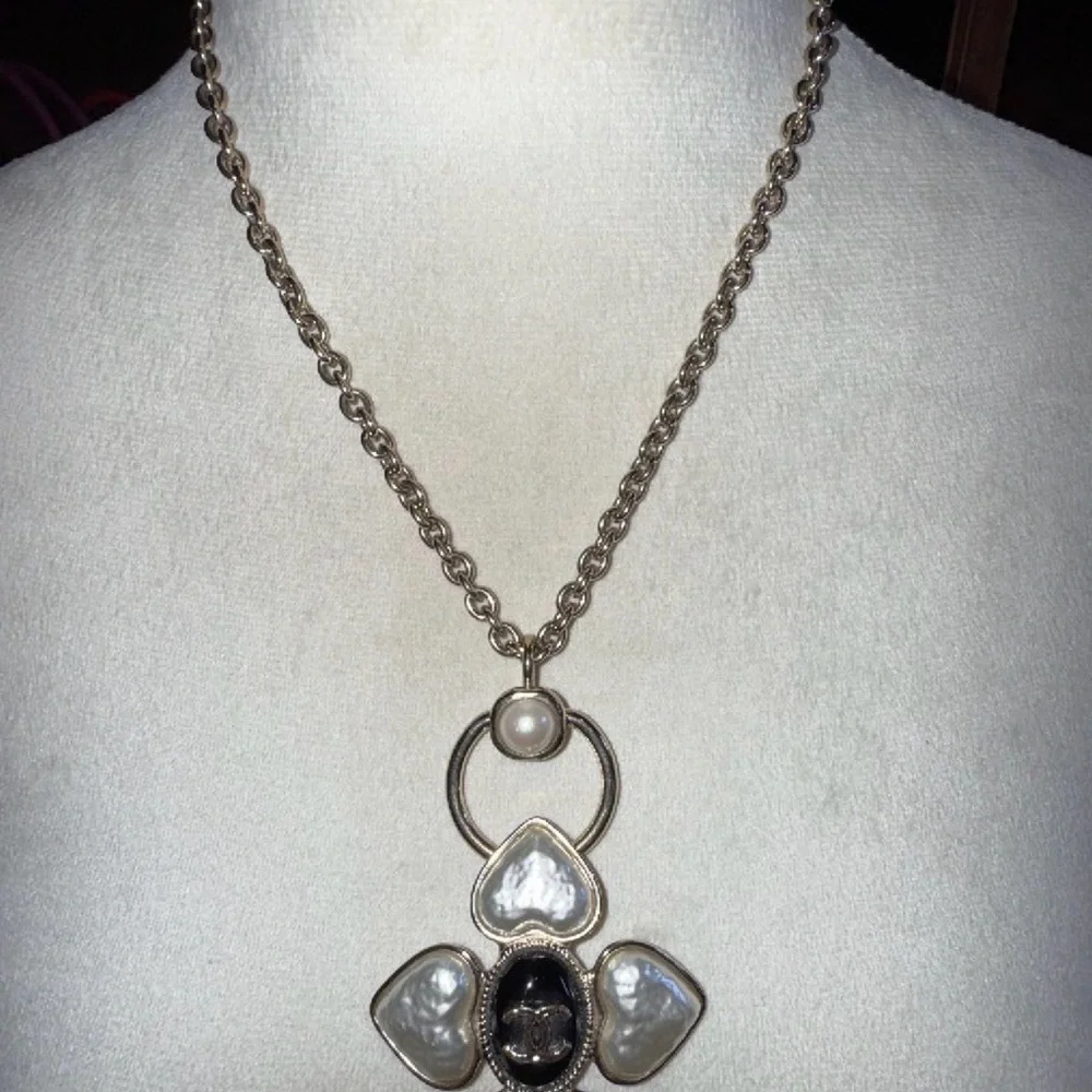 💋CHANEL Pearl and Black Pendant‎ Necklace